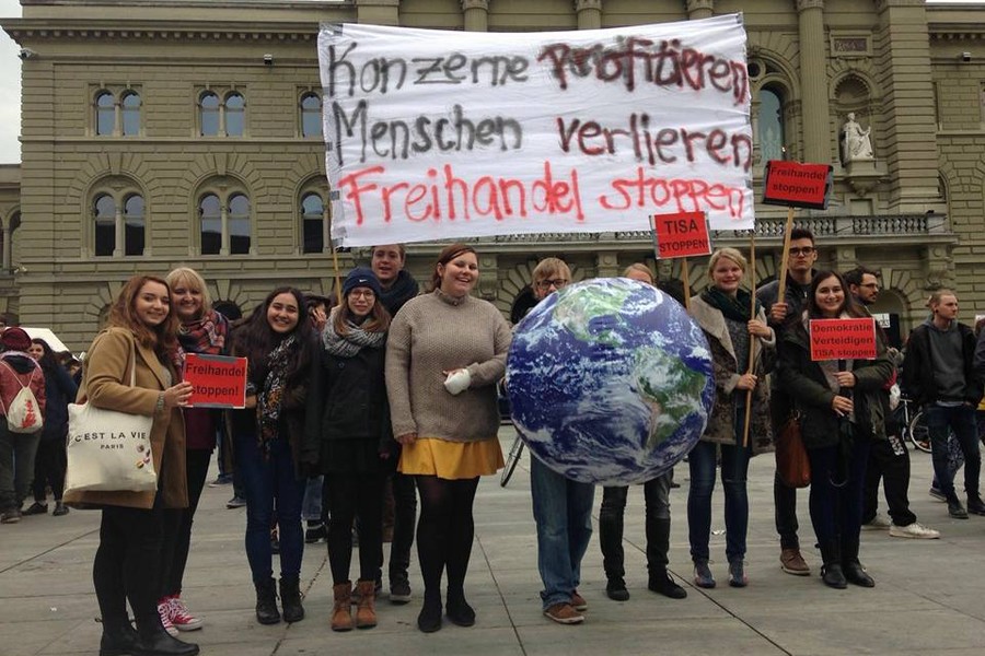 JUSO Zug an der Kundgebung gegen TTIP und TISA in Bern